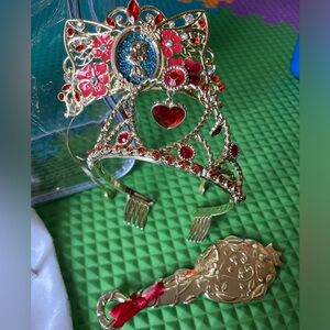 3 piece Snow White 2 Tiara & Brush